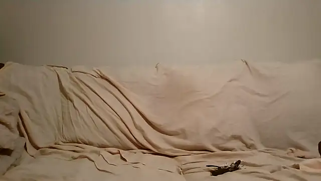 Snapshot of beautylovess chatting on 06/18/26, 04:44 beautylovess online show from 06/18/26, 04:44