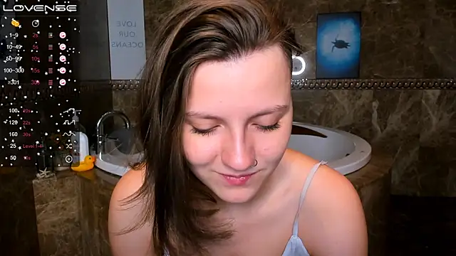 Snapshot of MelindaTin chatting on 02/14/25, 01:13 MelindaTin online show from 02/14/25, 01:13