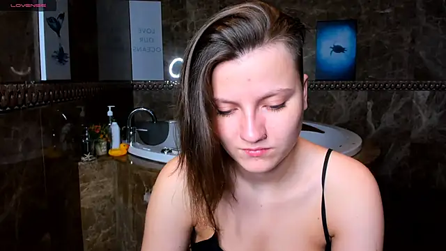 Snapshot of MelindaTin chatting on 02/21/25, 12:16 MelindaTin online show from 02/21/25, 12:16