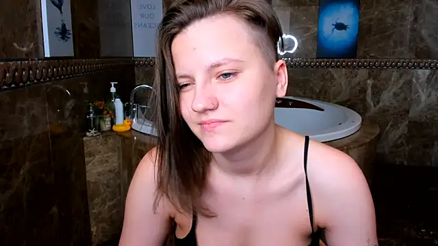Snapshot of MelindaTin chatting on 02/21/25, 06:29 MelindaTin online show from 02/21/25, 06:29