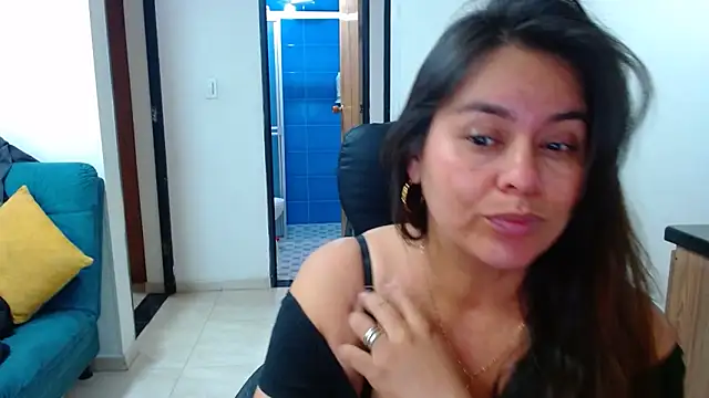 Snapshot of Ixchel_Anaid chatting on 01/23/25, 10:32 Ixchel Anaid online show from 01/23/25, 10:32