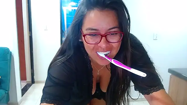 Snapshot of Ixchel_Anaid chatting on 03/02/25, 12:43 Ixchel Anaid online show from 03/02/25, 12:43