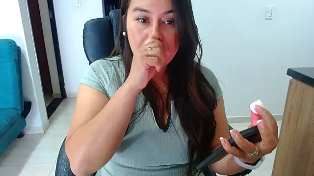 Snapshot of Ixchel_Anaid chatting on 03/04/25, 11:43 Ixchel Anaid online show from 03/04/25, 11:43