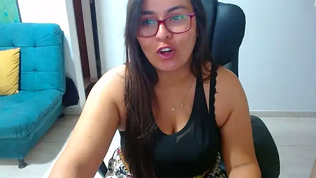 Snapshot of Ixchel_Anaid chatting on 03/05/25, 08:32 Ixchel Anaid online show from 03/05/25, 08:32
