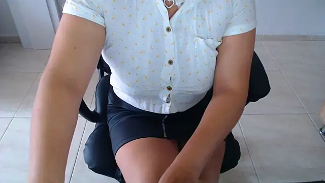 Snapshot of Ixchel_Anaid chatting on 10/03/25, 03:09 Ixchel Anaid online show from 10/03/25, 03:09