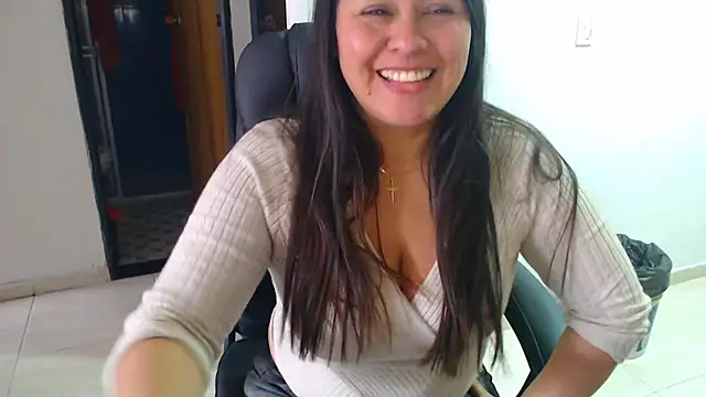 Snapshot of Ixchel_Anaid chatting on 10/17/25, 05:15 Ixchel Anaid online show from 10/17/25, 05:15