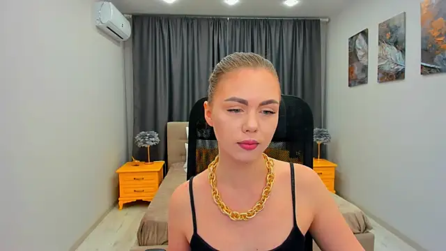 Strawberrye online show from 02/22/25, 11:35