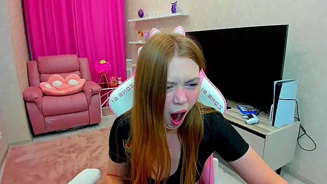 Strawberrye online show from 10/17/25, 03:31