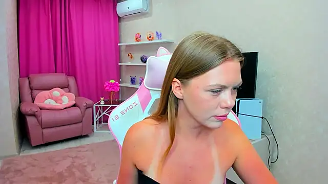 Strawberrye online show from 02/03/26, 03:26