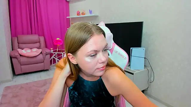 Strawberrye online show from 02/12/26, 03:23