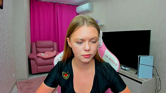 Strawberrye online show from 02/22/26, 03:18