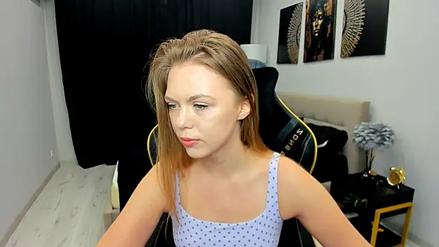 Strawberrye online show from 04/17/26, 03:31