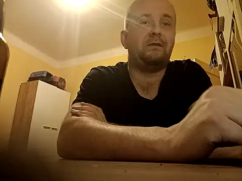 Snapshot of MrWhitePL chatting on 12/27/24, 11:31 MrWhitePL online show from 12/27/24, 11:31