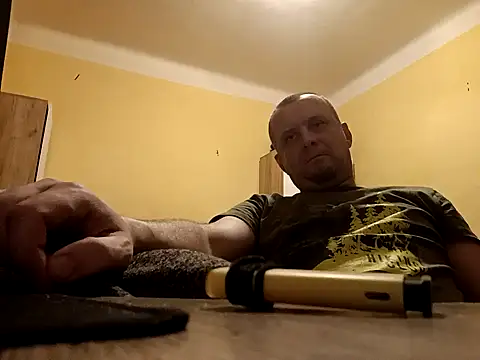 Snapshot of MrWhitePL chatting on 01/02/25, 02:33 MrWhitePL online show from 01/02/25, 02:33