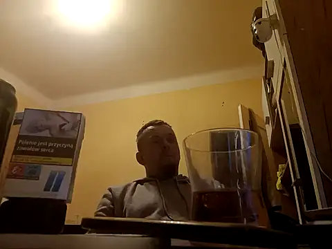 Snapshot of MrWhitePL chatting on 02/13/25, 05:22 MrWhitePL online show from 02/13/25, 05:22