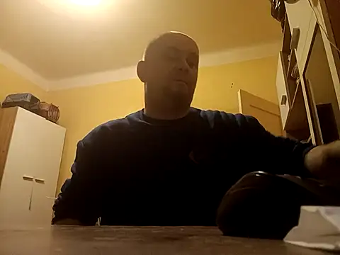 Snapshot of MrWhitePL chatting on 02/25/25, 05:47 MrWhitePL online show from 02/25/25, 05:47