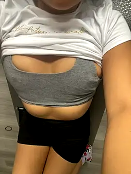 Snapshot of Aestheticsgirl chatting on 11/21/25, 11:31 Aestheticsgirl online show from 11/21/25, 11:31