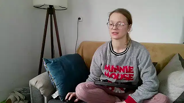 little-leni online show from 12/16/25, 08:41