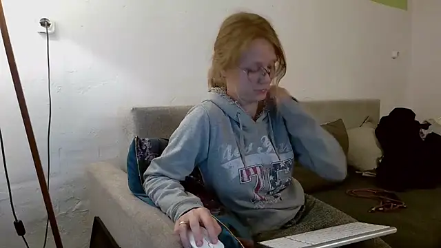 Snapshot of little-leni chatting on 05/02/26, 07:30 little-leni online show from 05/02/26, 07:30