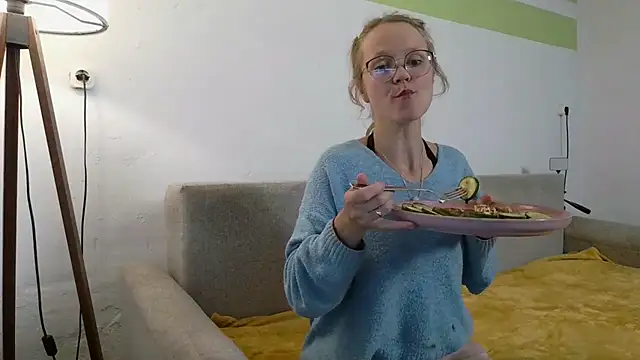 Snapshot of little-leni chatting on 05/08/26, 08:14 little-leni online show from 05/08/26, 08:14