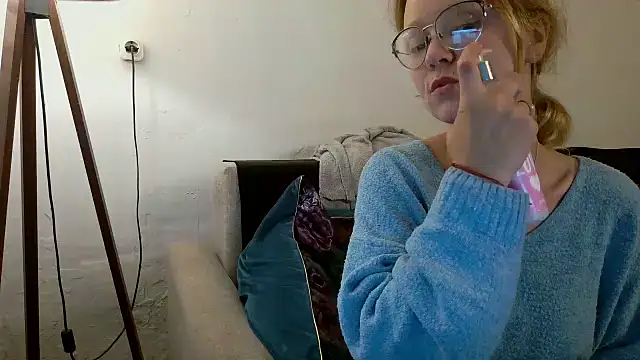 Snapshot of little-leni chatting on 05/30/26, 08:06 little-leni online show from 05/30/26, 08:06