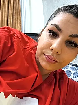 Snapshot of Emma_Muller32 chatting on 10/03/25, 01:24 Emma Muller32 online show from 10/03/25, 01:24