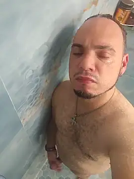 latinoflpr online show from 10/15/25, 01:50