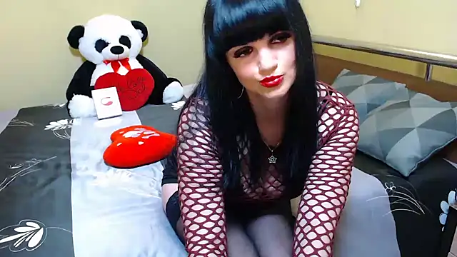 XLylyusX online show from 06/05/26, 10:43