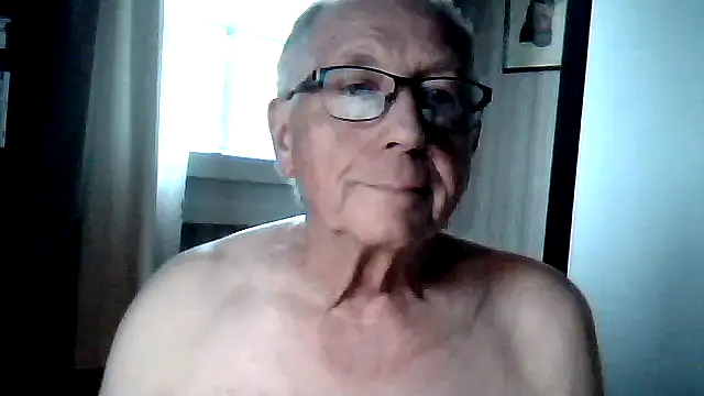 Snapshot of johnjohn622662 chatting on 06/08/26, 03:45 johnjohn622662 online show from 06/08/26, 03:45
