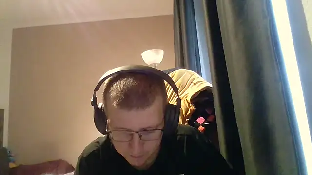 Snapshot of David250692 chatting on 12/19/25, 08:10 David250692 online show from 12/19/25, 08:10