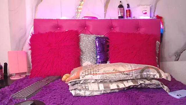 SARAWILLS online show from 07/21/26, 02:19