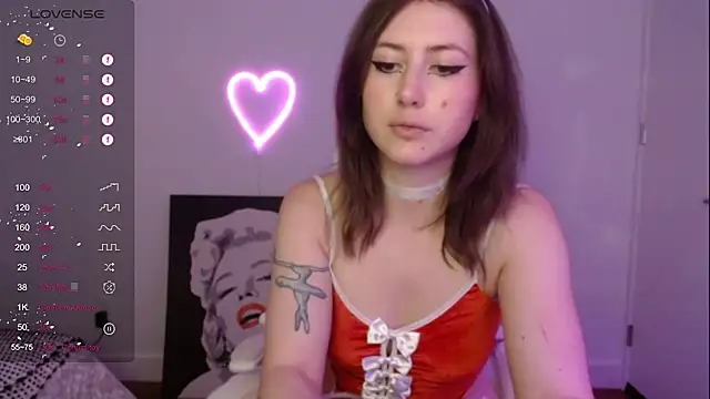 Snapshot of PlayfulApril chatting on 12/17/24, 01:18 PlayfulApril online show from 12/17/24, 01:18