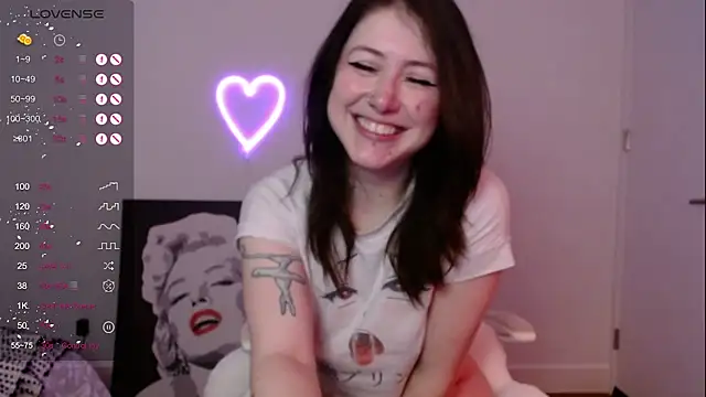 Snapshot of PlayfulApril chatting on 02/21/25, 05:13 PlayfulApril online show from 02/21/25, 05:13