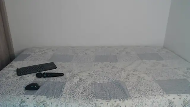 Snapshot of AmeliPonce chatting on 10/30/25, 01:12 AmeliPonce online show from 10/30/25, 01:12