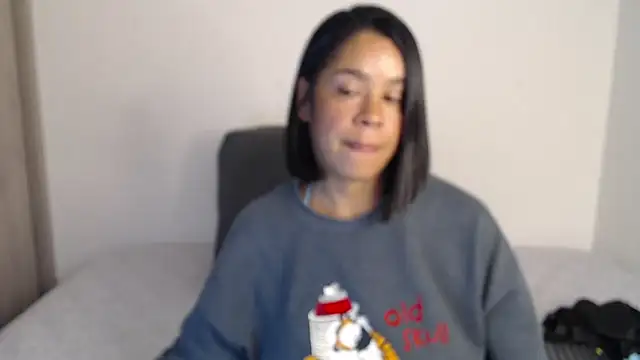 Snapshot of AmeliPonce chatting on 11/16/25, 08:47 AmeliPonce online show from 11/16/25, 08:47