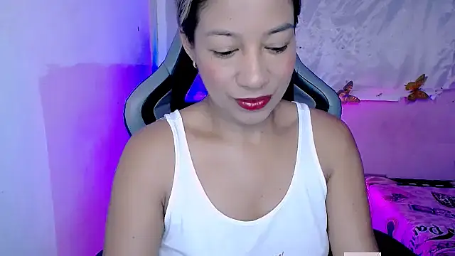 ninatiny online show from 10/24/25, 10:22