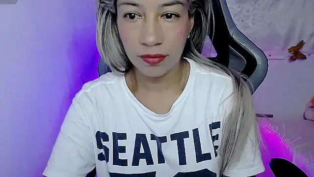 ninatiny online show from 11/07/25, 09:42