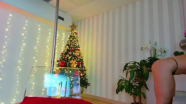 girl nextd00r online show from 12/13/24, 01:22