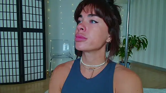 girl nextd00r online show from 02/12/25, 01:06