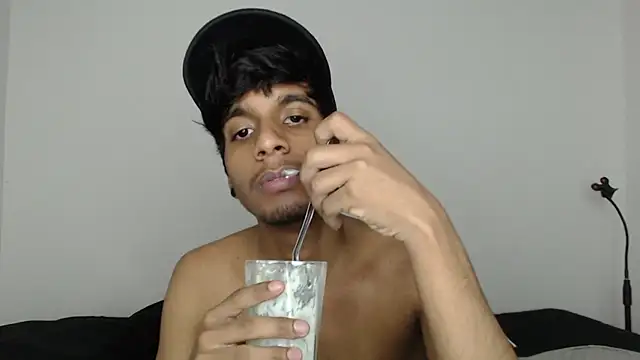 Snapshot of stevenosori chatting on 12/16/25, 01:32 stevenosori online show from 12/16/25, 01:32