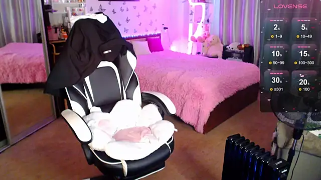 Kira honeyy online show from 09/13/25, 08:14