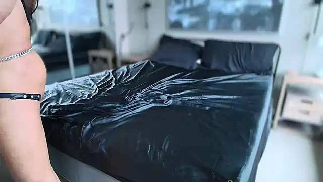 MikyFoxx online show from 12/16/25, 10:37