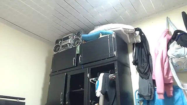 adrixxx38 online show from 04/16/26, 11:18