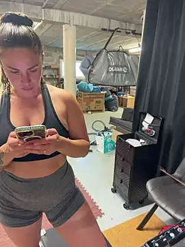 Clara-xoxo online show from 04/21/26, 08:31