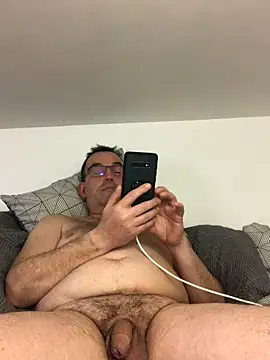 Snapshot of Lentbulant chatting on 03/05/25, 04:35 Lentbulant online show from 03/05/25, 04:35