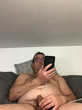 Snapshot of Lentbulant chatting on 03/06/25, 04:38 Lentbulant online show from 03/06/25, 04:38