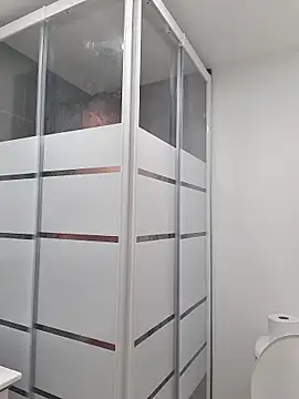 Snapshot of Lentbulant chatting on 09/17/25, 06:20 Lentbulant online show from 09/17/25, 06:20