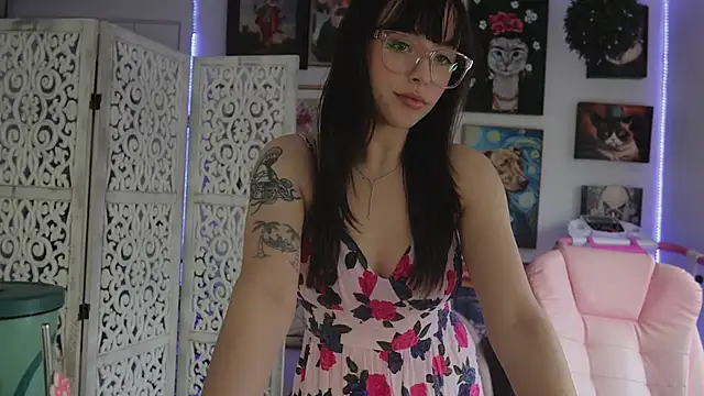 Snapshot of makiyahbelle chatting on 06/15/26, 06:37 makiyahbelle online show from 06/15/26, 06:37
