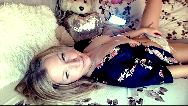 Snapshot of mimmi_ chatting on 01/26/25, 01:52 mimmi online show from 01/26/25, 01:52