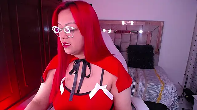 salomecastro  online show from 10/27/25, 02:48